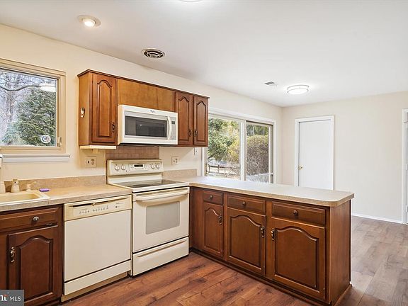 5th image of 14721 Peachwood Dr