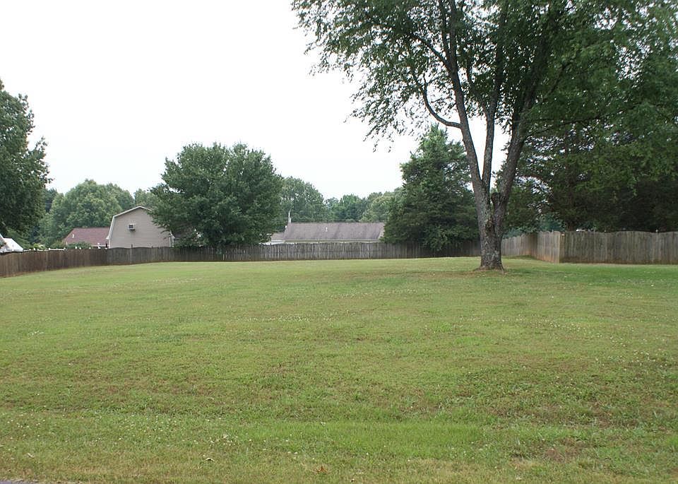 1st image of 120 Oakview Dr
