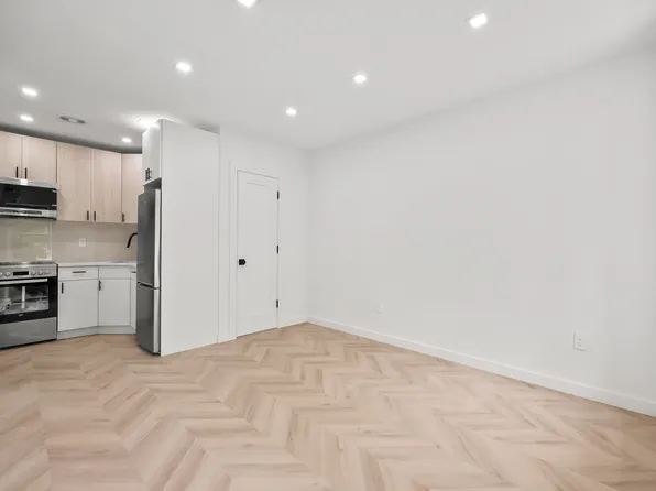 105 Gates Avenue image 4 of 8