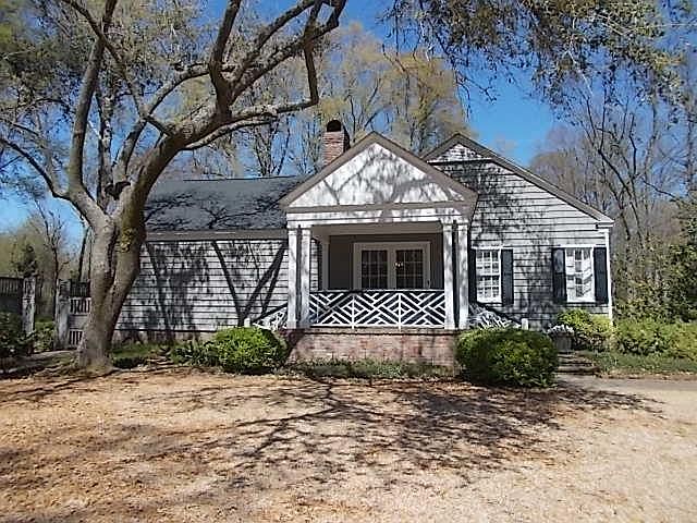 1st image of 184 Oak Dr