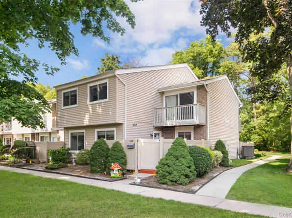 236 Springmeadow Drive #B, Holbrook, NY 11741