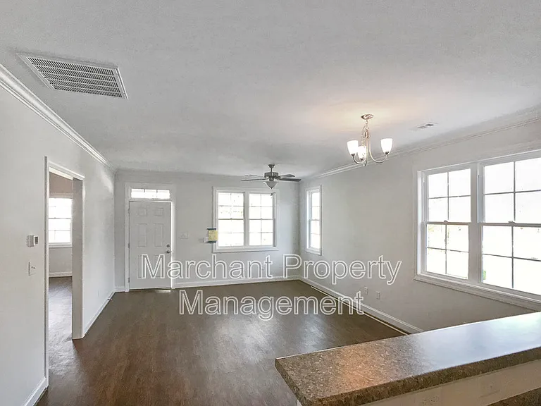 180 Floyd St — Photo 6