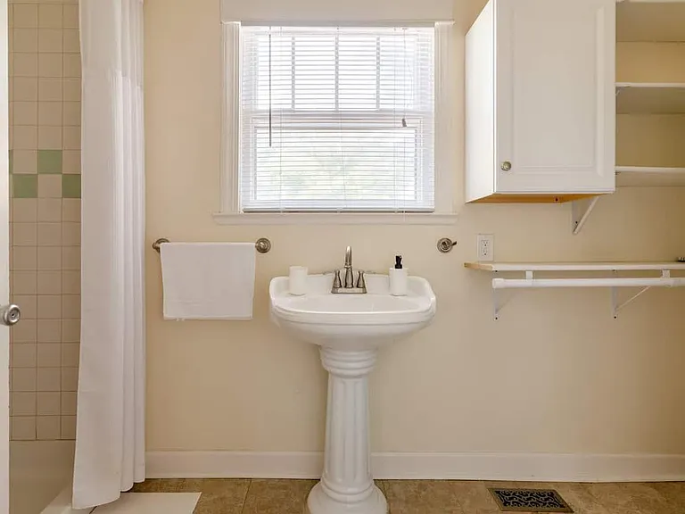 2726 N Roxboro St — Photo 22