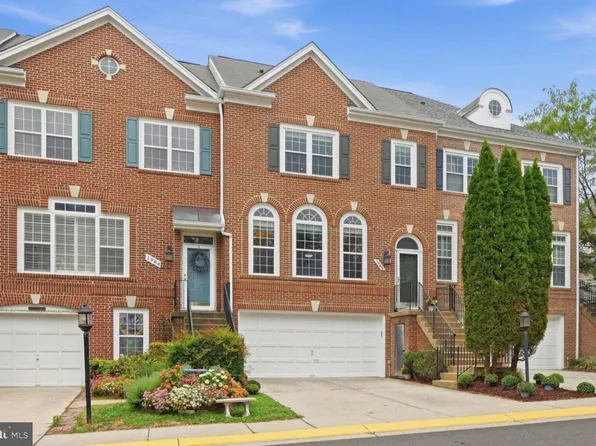 1986 Logan Manor Dr, Reston, VA 20190
