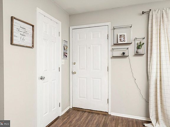 3rd image of 4 Essex Ln