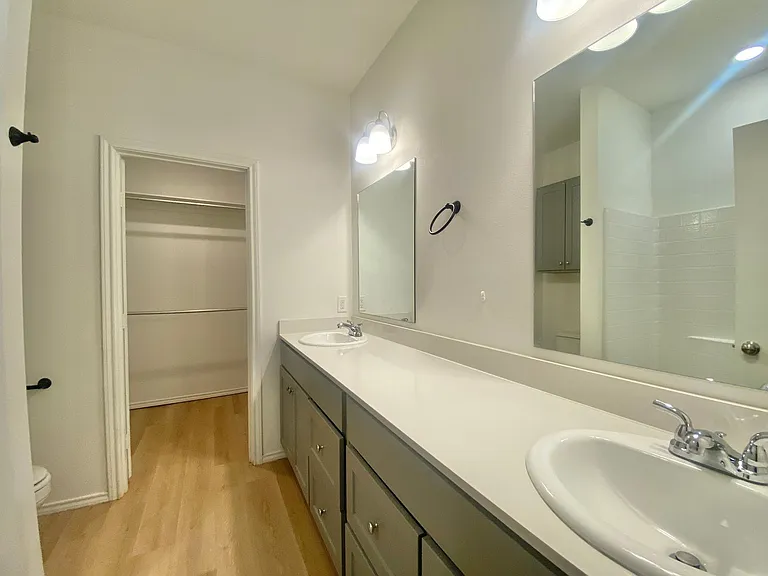 5547 Itasca St — Photo 16