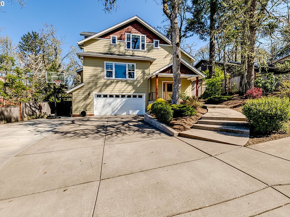 2nd image of 2947 Chandler Ave