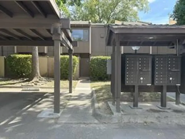 701 Woodside Ln E Unit 4, Sacramento, CA 95825