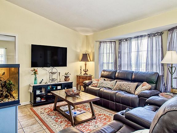 4th image of 17430 Willow Brook Ln