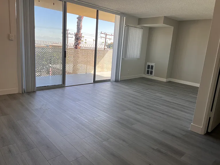 Newton Towers Apartments — Photo 10