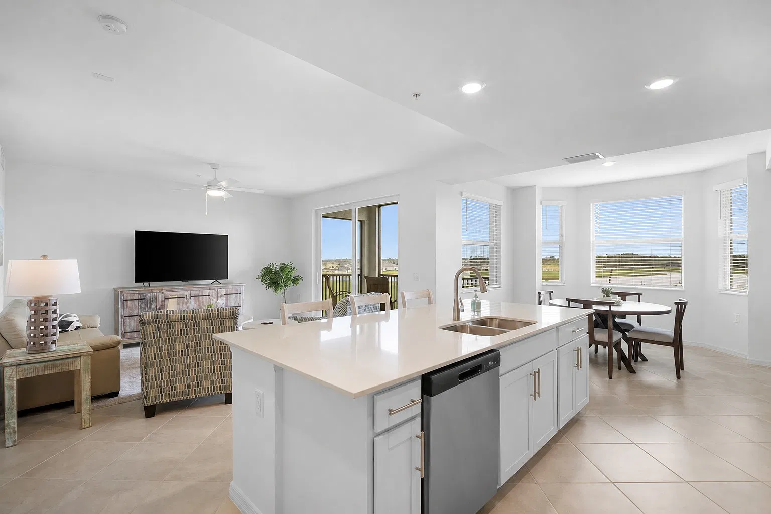 2 bed, 1154 sqft, $6,000 — Photo 2