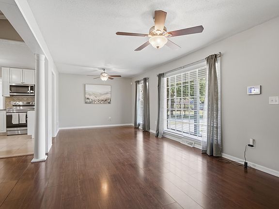 4th image of 102 Marmet Ct