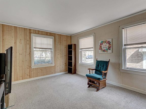 3rd image of 6127 N Ozark Ave