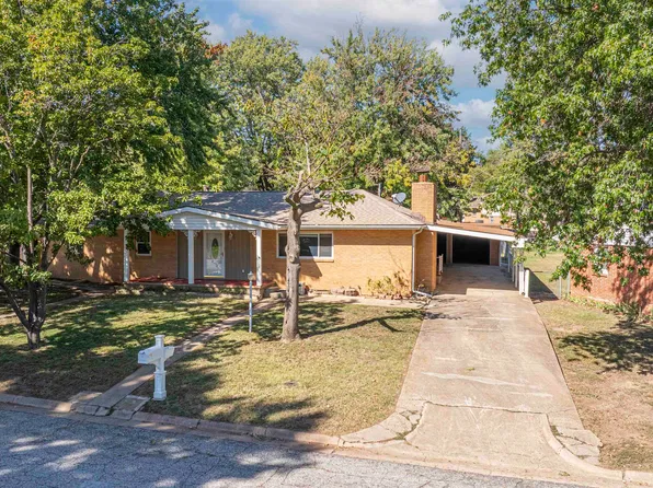 224 Greenway Rd, Arkansas City, KS 67005