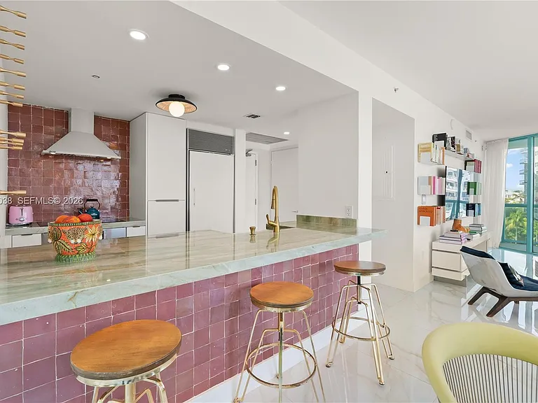 6000 Indian Creek Dr #5B — Photo 4