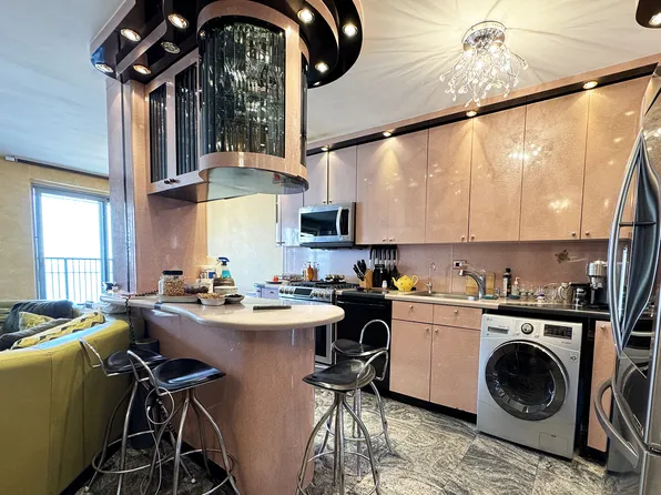 601 Surf Avenue image 5 of 23