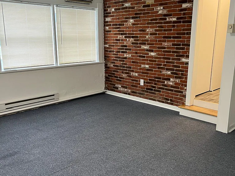560 Summit Ave #1 — Photo 5