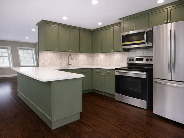 210 Emanuel Cleaver Ii Blvd APT 3E, Kansas City, MO 64112