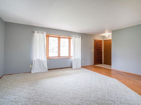 4th image of 1006 E Kilbourn Ave