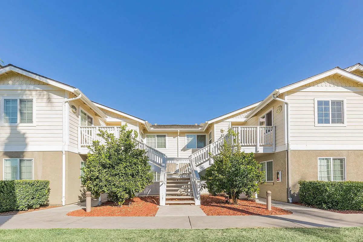 Citrus Court Apartments — Photo 2