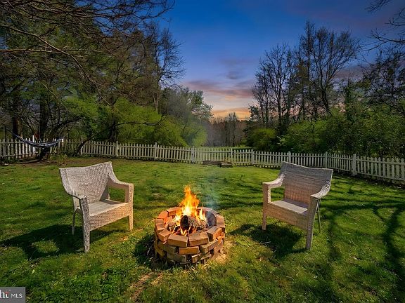 3rd image of 522 White Oak Rd