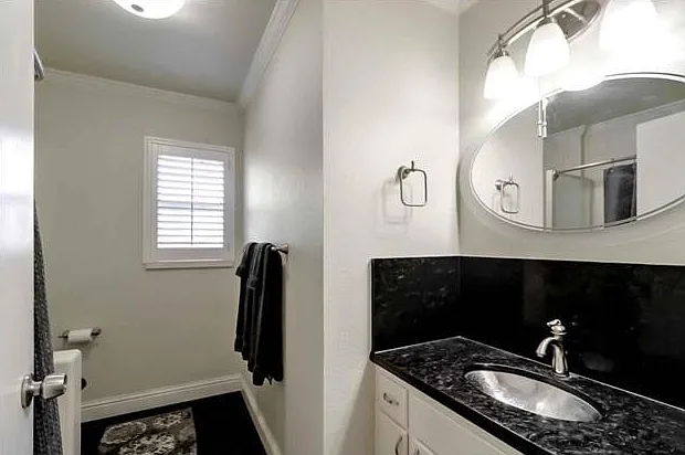 6736 N Pershing Ave — Photo 9
