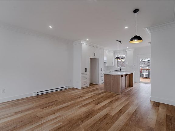 4th image of 131 Pennywell Road
