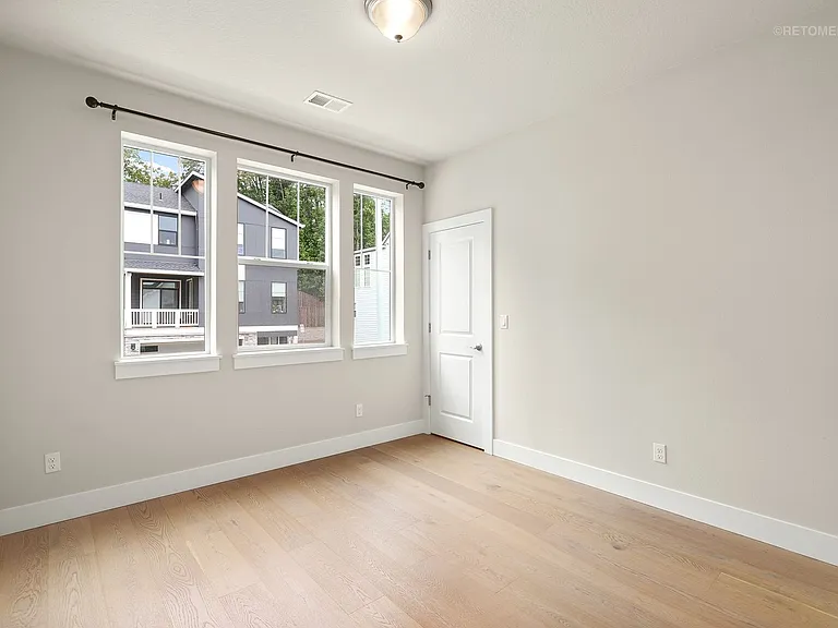 11678 NW Kearney St — Photo 25