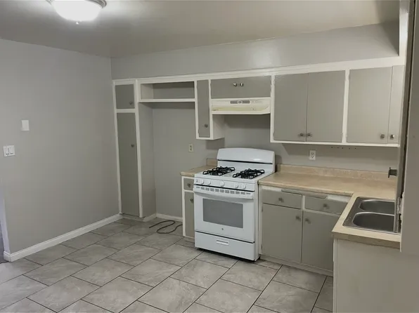 211 Ferguson Ave #B, Bakersfield, CA 93308