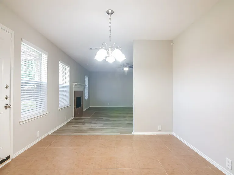 1006 Zachary Dr — Photo 6