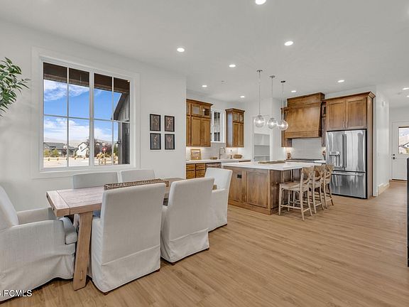 4th image of 1333 Sage Way