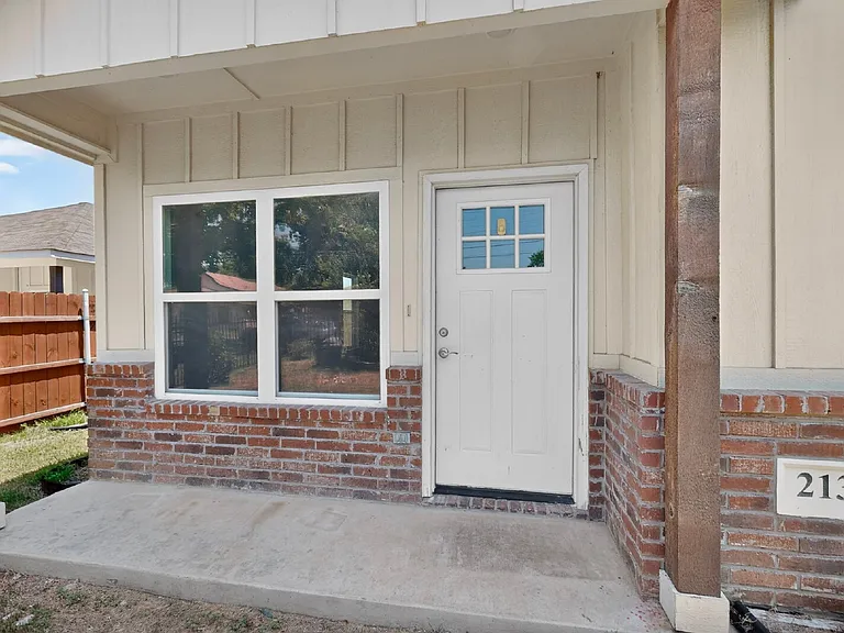 213 S Baugh St — Photo 3