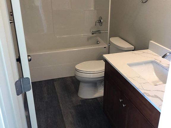 5th image of 3704 W F St