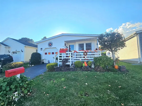45 Dogwood Lane, Manorville, NY 11949