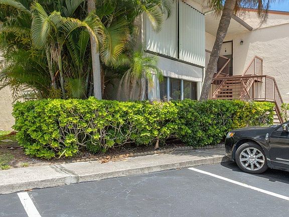 4th image of 2600 Bogey Ln #2-A