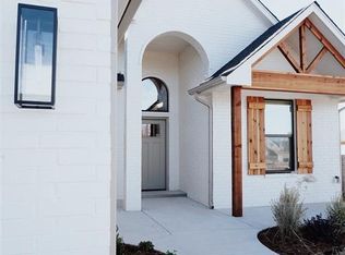10809 Blue Creek Dr, Yukon, OK 73099