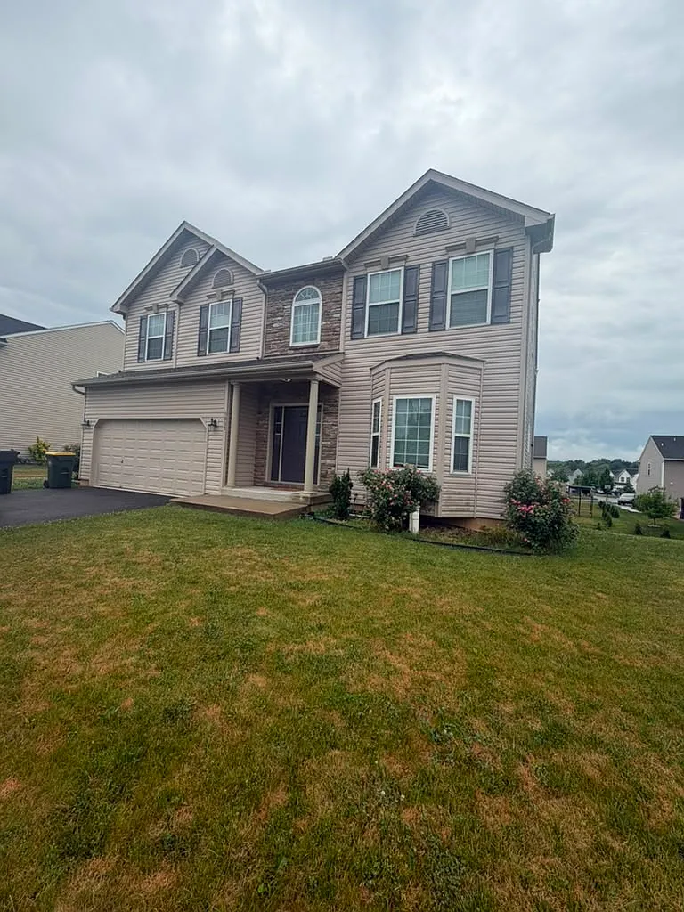 5 bed, 3.0 bath, 2914 sqft, $3,100 — Photo 2