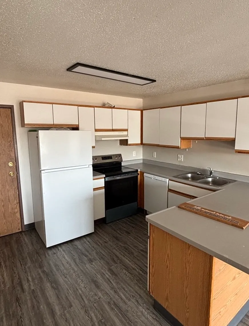 4 bed, 1157 sqft, $1,600 — Photo 2
