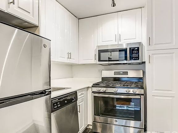 3rd image of 888 8th Ave APT 4S