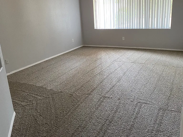 3358 E Wickieup Ln — Photo 11
