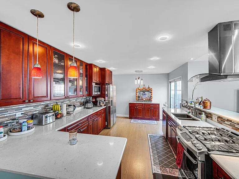 2033 N Evergreen Ave — Photo 14