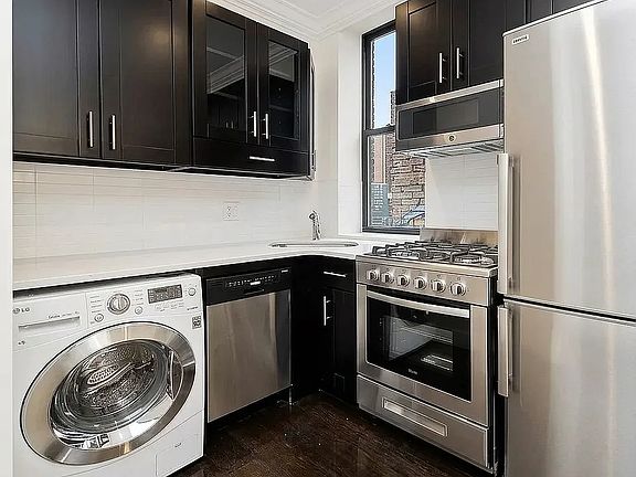 3rd image of 344 E 55th St APT 1D