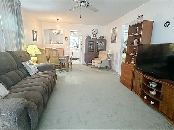 3rd image of 9821 Lily St