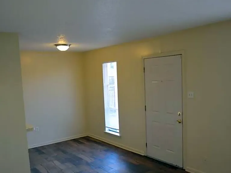 4554 Y A Tittle Ave — Photo 8