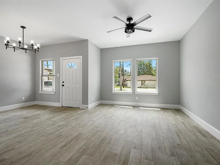 4205 Elmwood St #B — Photo 8