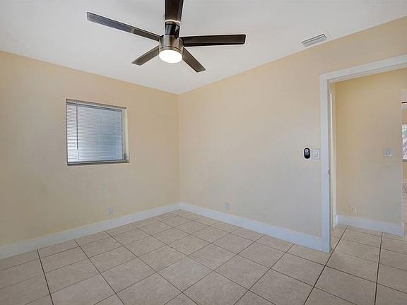 5th image of 609 NW 25th St Unit 1