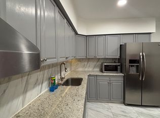 1000 Christian St APT 2, Philadelphia, PA 19147