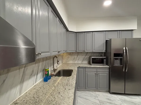 1000 Christian St APT 2, Philadelphia, PA 19147