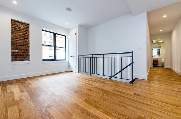 Rented by Nooklyn NYC LLC | media 123