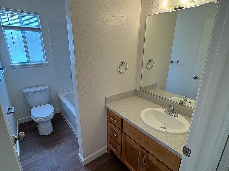 427 Oak St — Photo 8